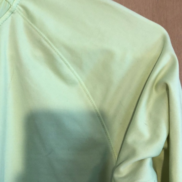 Great yoga/workout top - Picture 2 of 4